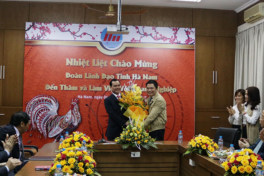 Ha Nam Provincial Leadership Visits Hong Ha Nutrition JSC for Welcoming the Lunar New Year (Tet)