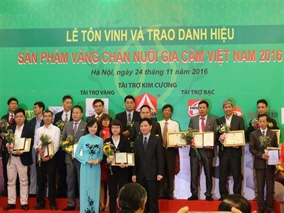 Sản phẩm 2000S được vinh danh Sản phầm Vàng chăn nuôi gia cầm Việt Nam